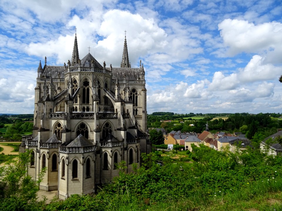 Basilique Notre-Dame de Montligeon néogothique (1894-1911)… 