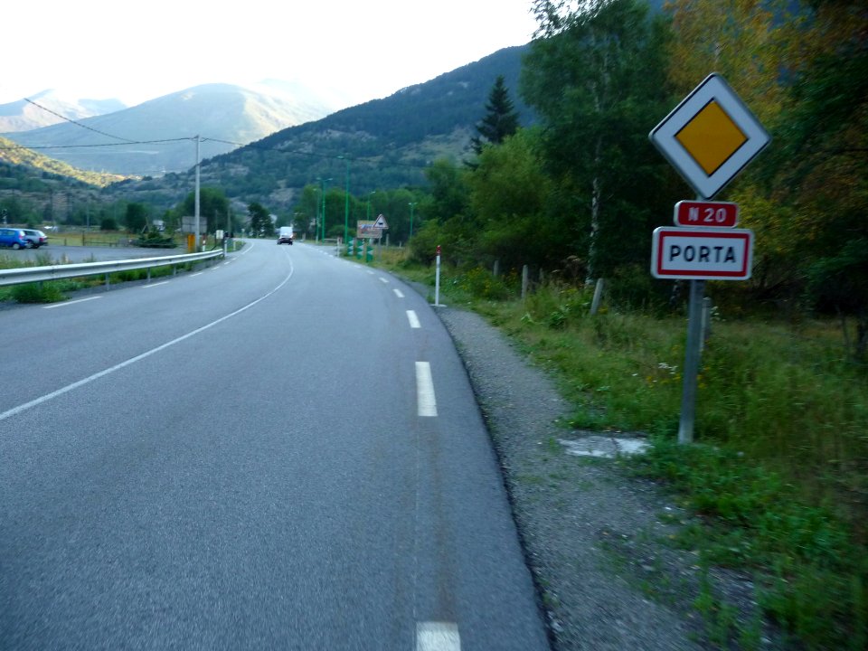 Entrée dans Porta, Pyrénées-Orientales 