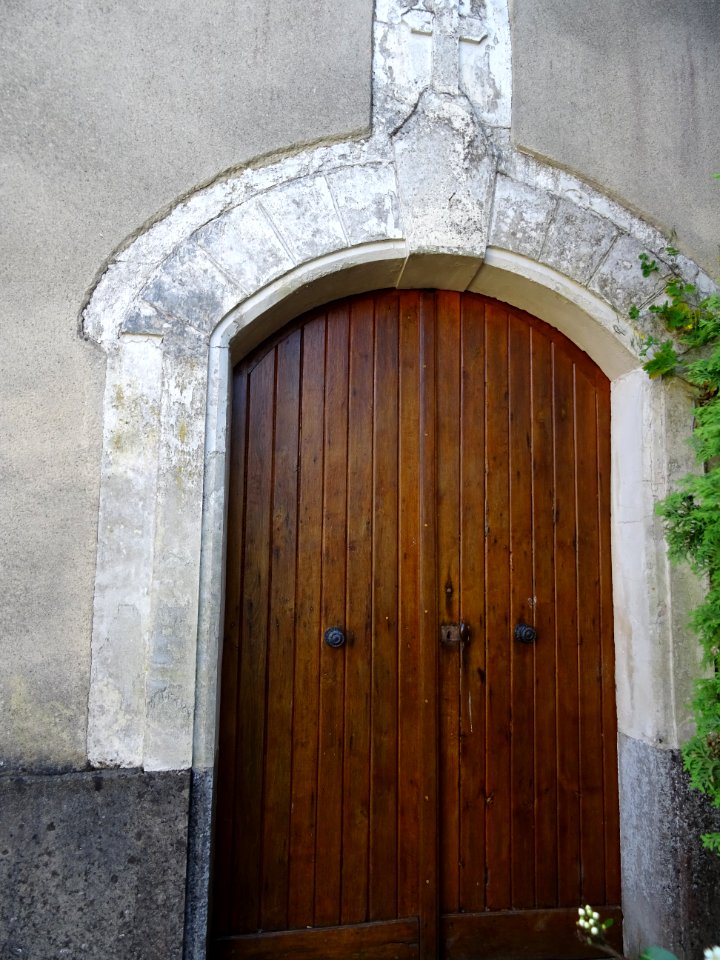 Porte de l'église Saint-Sulpice, Les Bréviaires, Yvelines 
