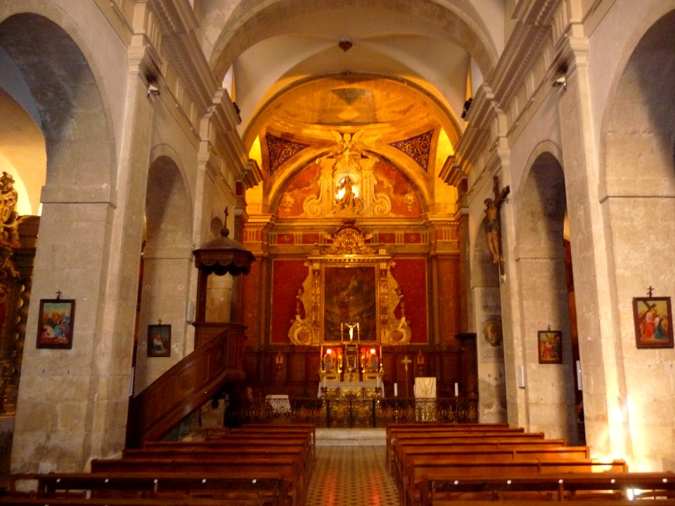 Intérieur de l'église Saint-Maur, Belgentier, Var 