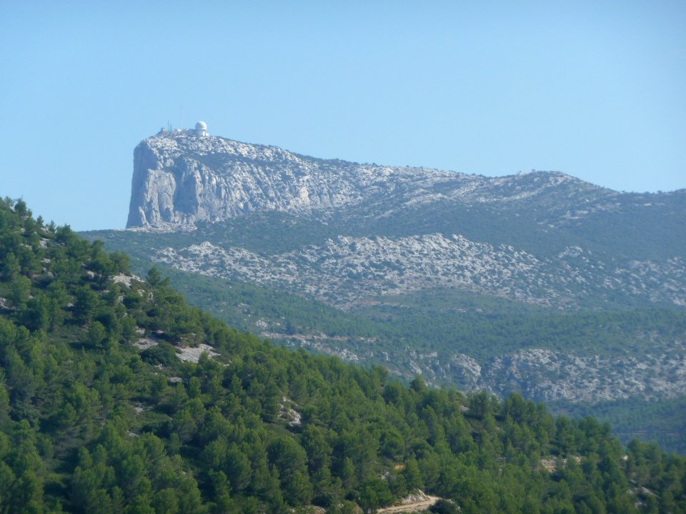 Au sommet du Pic de la Bertagne: une station radar et radi… 