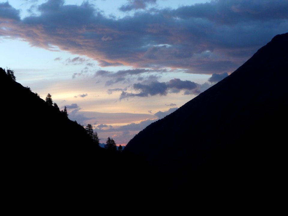 Lueurs matinales dans le ciel 