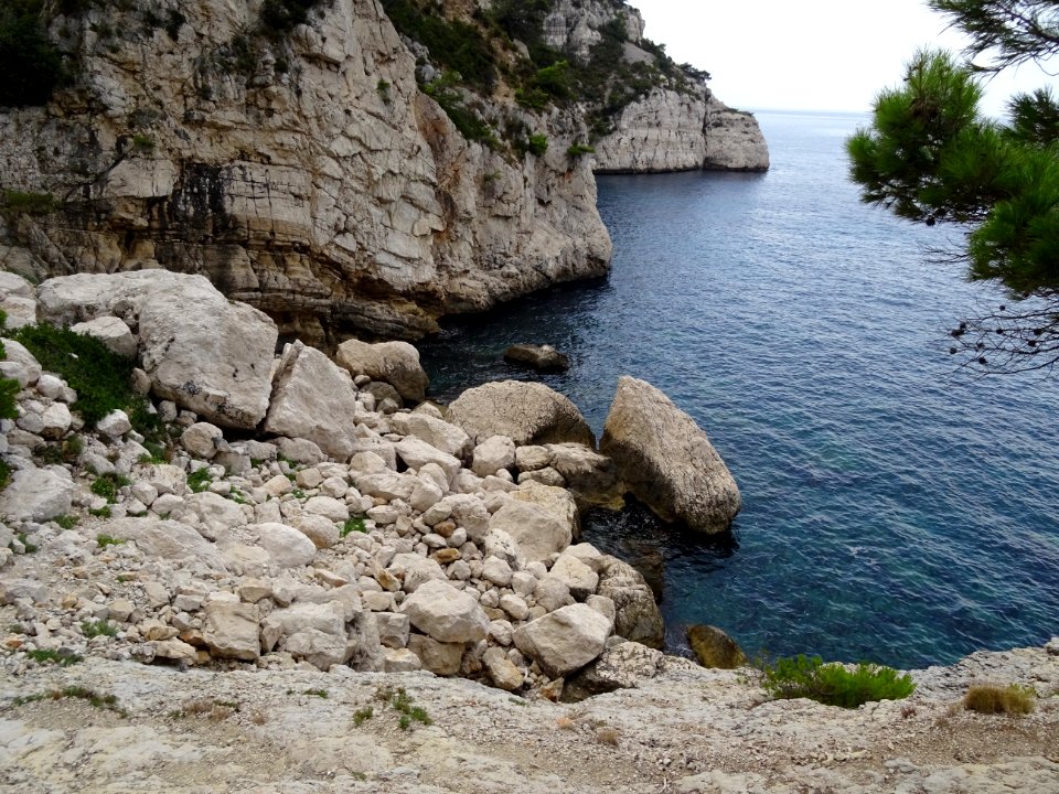 Eboulis dans la calanque de St-Jean de Dieu ou de l'OEil d… 