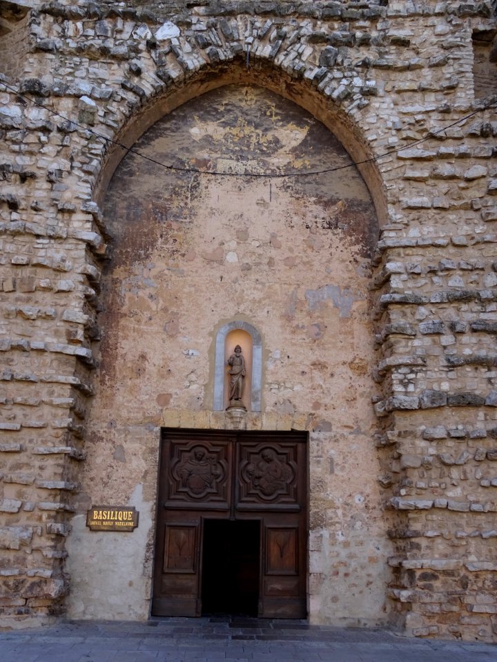 Arche centrale de la basilique Sainte Marie Madeleine, Sai… 