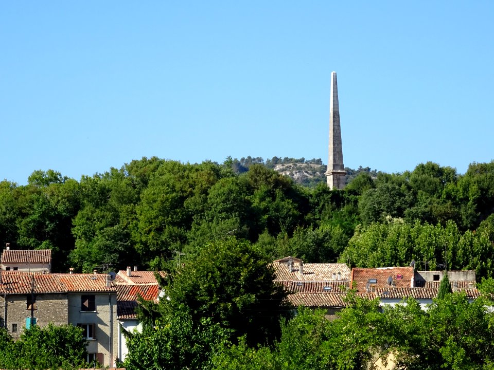 Obélisque, château de Valbelle, Tourves, Var 