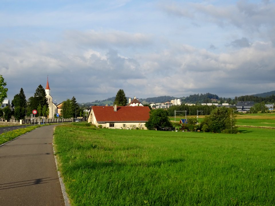En allant vers Le Locle, en se retournant sur la piste cyc… 