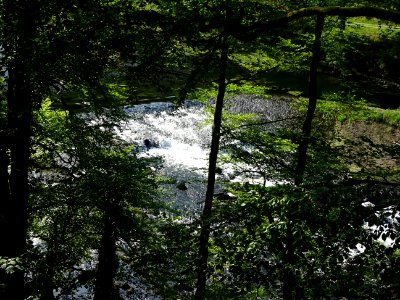Le Doubs, frontière naturelle entre la France et la Suisse… 