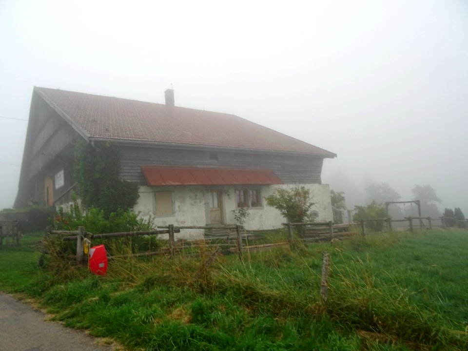 L'Auberge Sur la Roche, Les Chauffauds, Doubs, départ dans… 