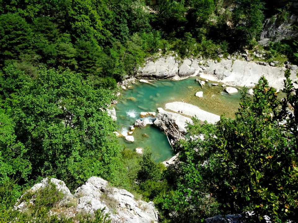 Du sentier Martel, vue sur les eaux turquoises du Verdon 