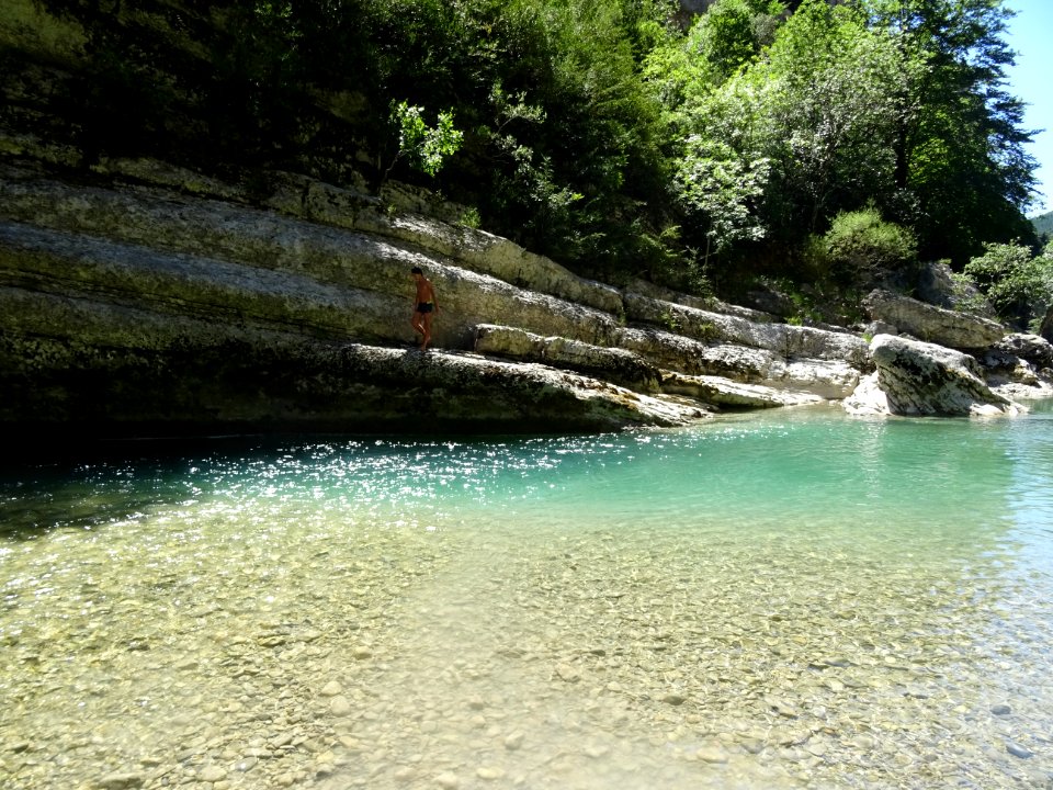 Gorges du Verdon, piscine naturelle et plongeoir naturel 