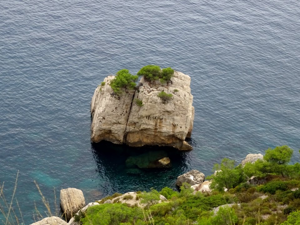 Ilôt rocheux cubique 