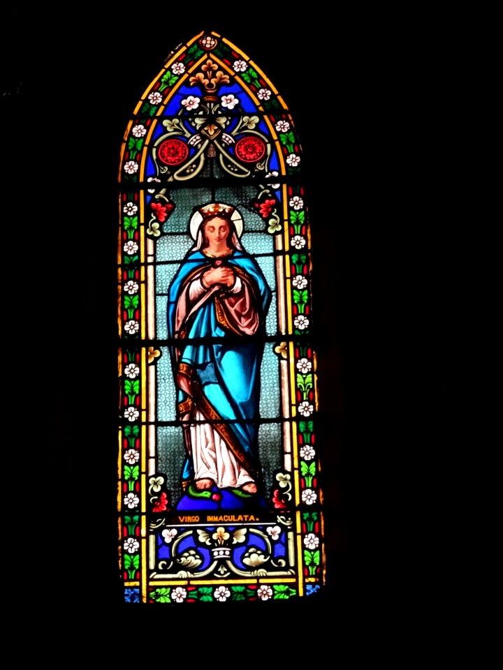 Vitrail Virgo Immaculata, Eglise Saint-Jean-Baptiste, Néou… 