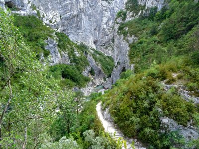Du sentier Martel, vue sur les eaux turquoises du Verdon 