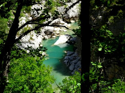 Du sentier Martel, vue sur les eaux turquoises du Verdon 