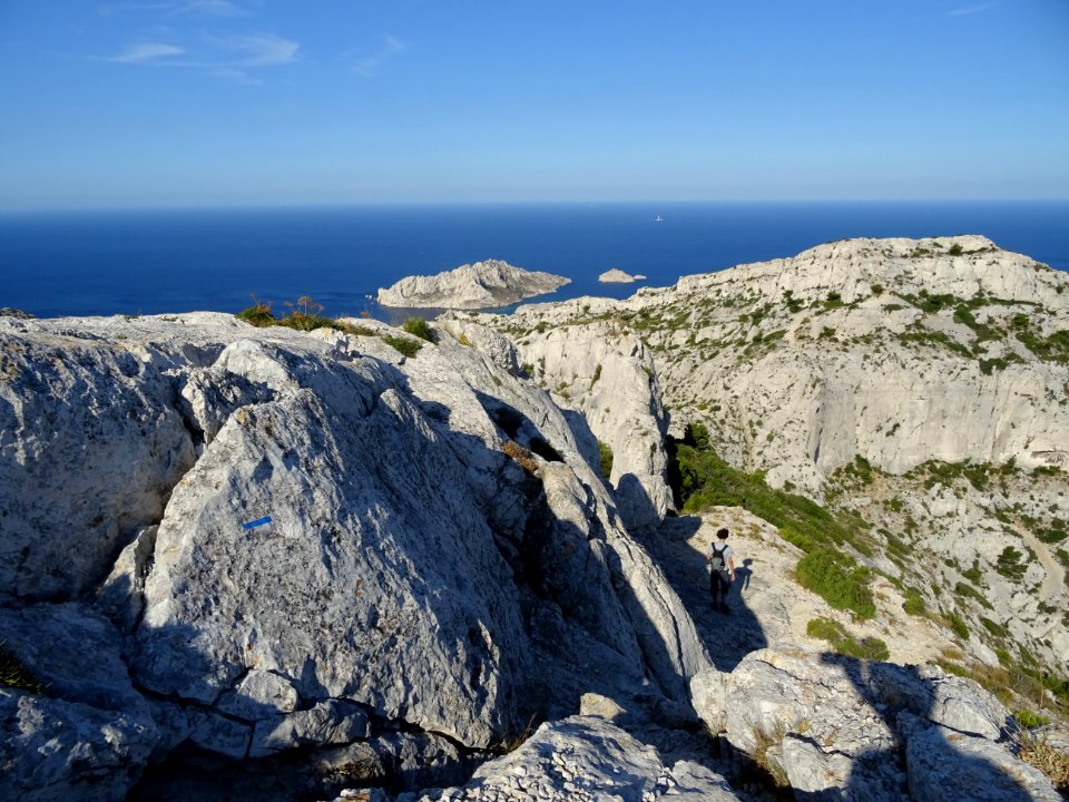 On distingue l'ïle de Maïre 