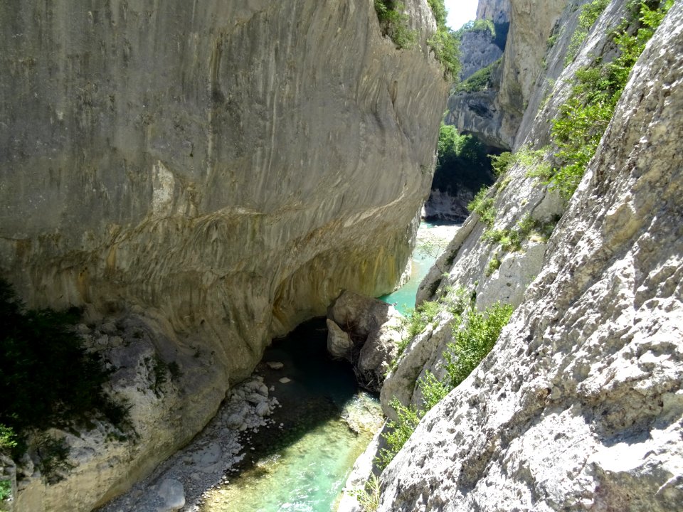 Du sentier Martel, vue sur les eaux turquoises du Verdon 