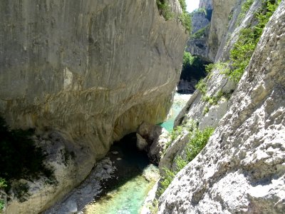 Du sentier Martel, vue sur les eaux turquoises du Verdon 