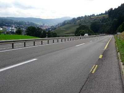 Descente rapide par la voie rapide entre La Chaux-de-Fonds… 