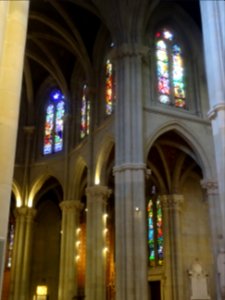 Vitraux et colonnes, Basilique Notre-Dame de Genève, Genèv… 