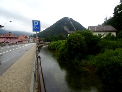 Village de Fleurier, l'Areuse et le sommet Haut de la Vy 