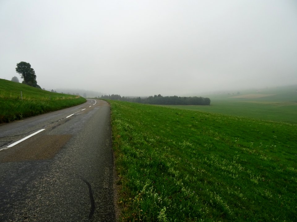 Route entre Le Cerneux-Péquignot et La Brévine, Suisse 
