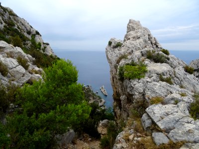 Dans l'échancrure, vue vers le Torpilleur 