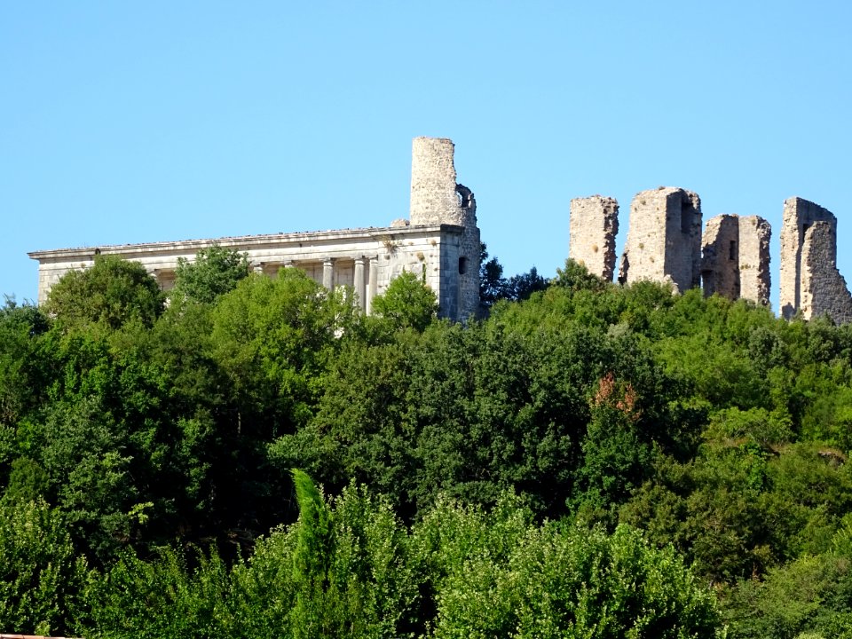 Ruines du château de Valbelle, Tourves, Var 