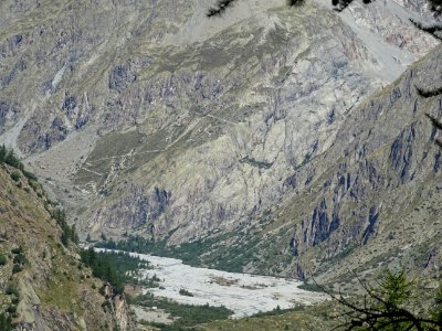 Les lacets du sentier du Glacier Blanc et le Pré de Mme Ca… 