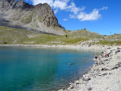 Lac Saint Anne, l'eau est bleue et froide ! 