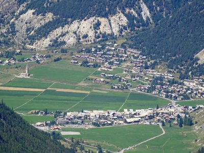Ceillac et l'église Ste-Cécile, massif du Queyras, Hautes-… 