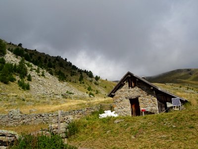 Cabane de Clot-Sarret, en montant à la Tête des Raisins 