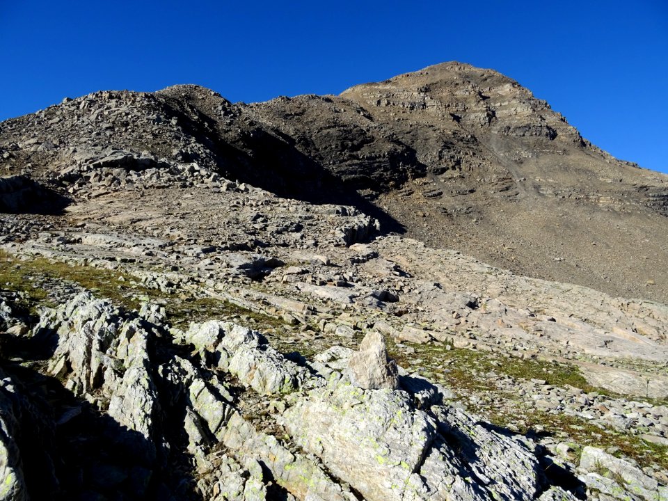 Depuis le petit col sans nom au dessus du lac Palluel, la … 