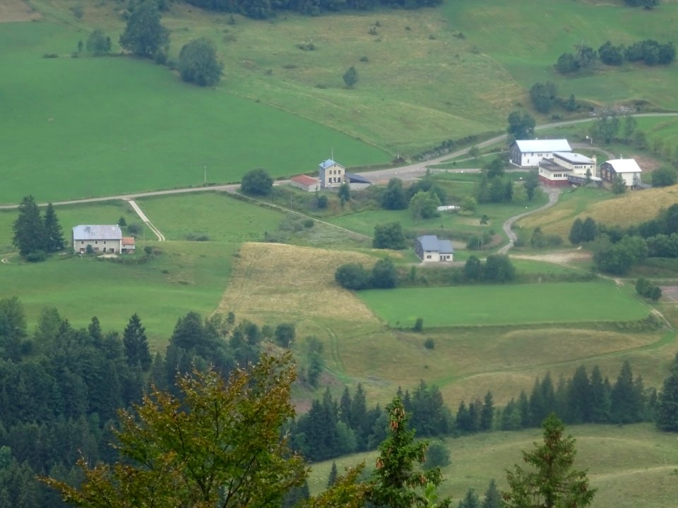 Vue sur la vallée de Mijoux, depuis la route du Col de la … 
