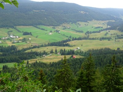 Vue sur la vallée de Mijoux, depuis la route du Col de la … 