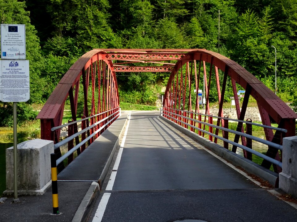 Pont de Biaufond sur le Doubs, frontière naturelle entre l… 