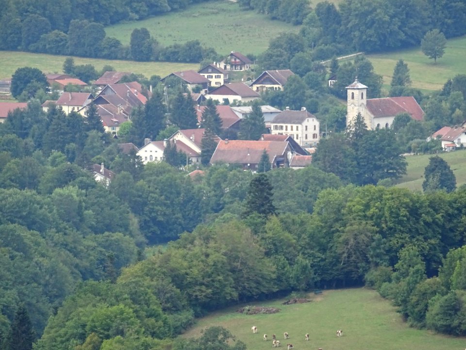 Depuis la route qui monte du Pont Neuf vers Maîche, vue au… 