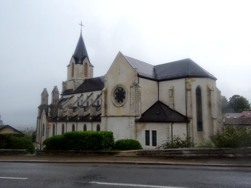 Eglise Saint-Pierre, Gex, Ain, dans la descente du Col de … 