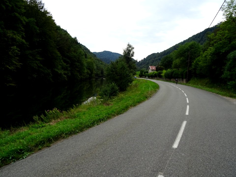 Après St-Hippolyte, long faux-plat montant pour remonter l… 