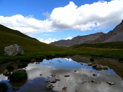 Petite mare dans la traversée du Col de l'Eychauda vers le… 