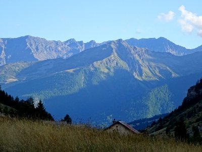 Depuis le Vallon de Chambran, la Pendine dans l'ombre du s… 
