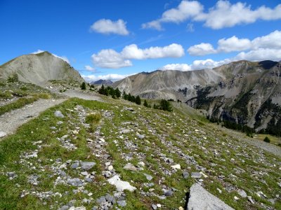 A gauche, la Tête de Coste Belle 