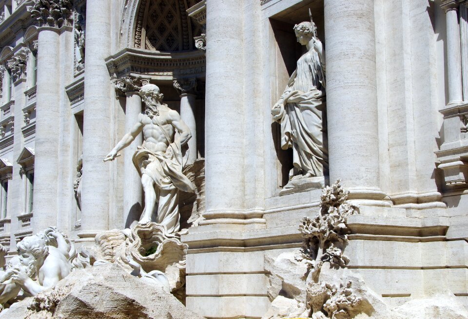 Fountain water statues