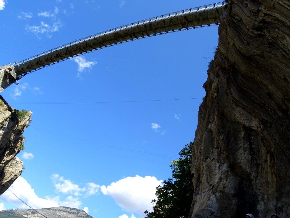 Conduite d'eau forcée au-dessus des gorges de la Durance 