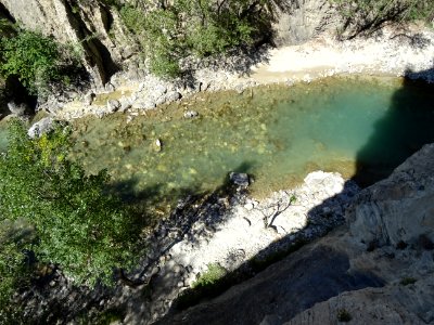 La Durance coule 100 mètres plus bas 