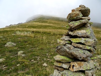 Cairn en montant à la Tête des Raisins photo