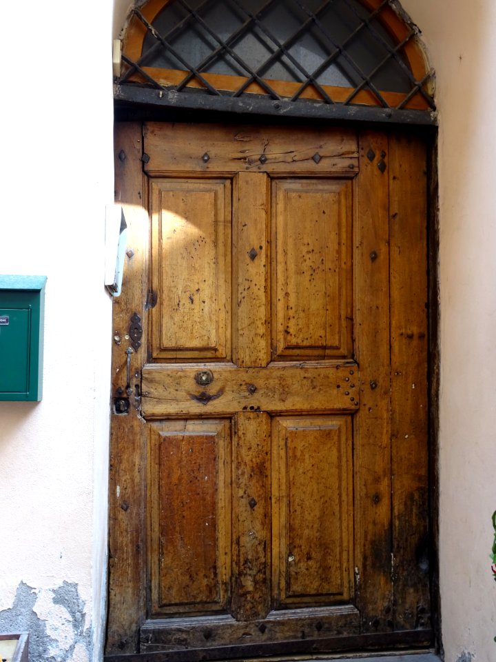 Porte dans la vieille ville, Briançon, Hautes-Alpes 