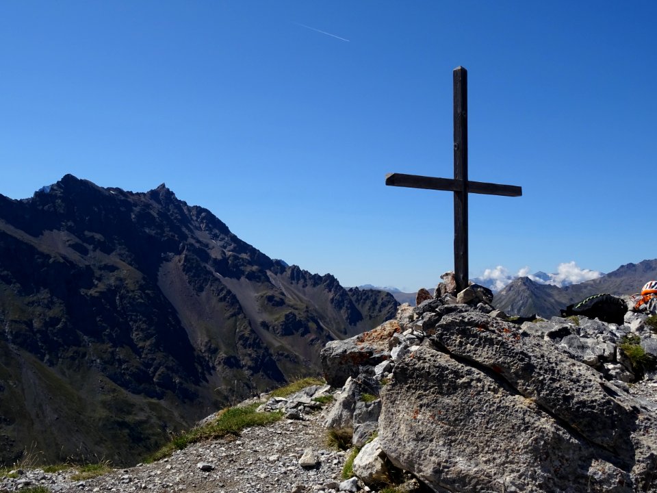 Croix au sommet secondaire de l'Aiguillette du Lauzet (261… 