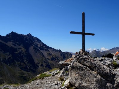 Croix au sommet secondaire de l'Aiguillette du Lauzet (261… 