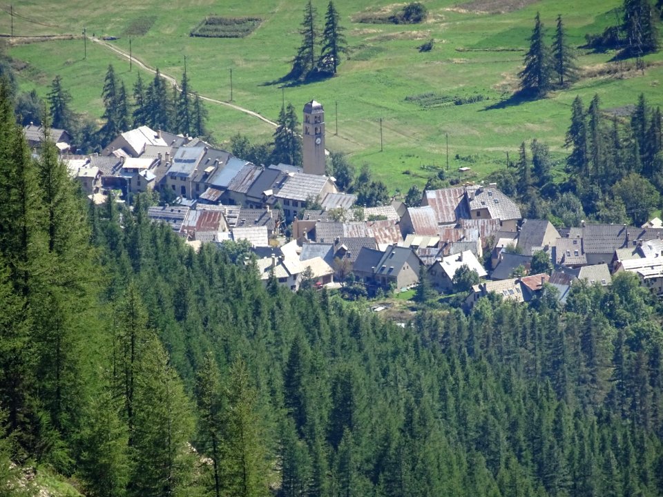 Le Casset et l'église Saint-Claude, vallée de la Guisane, … 