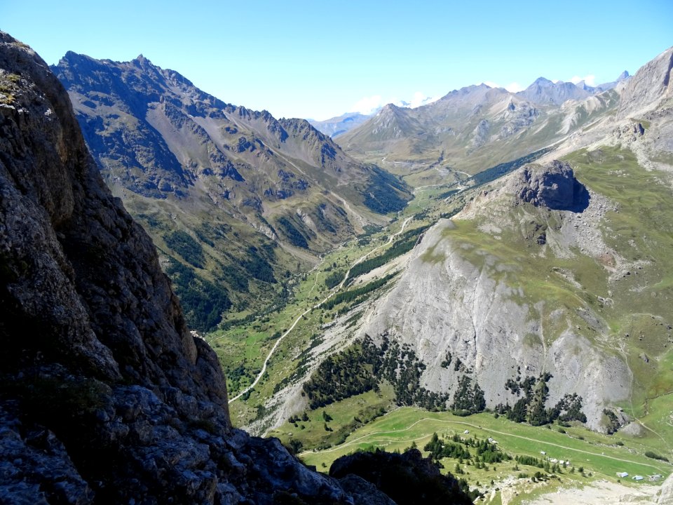 Vallée de la Guisane et le Col du Lautaret au fond, tout e… 